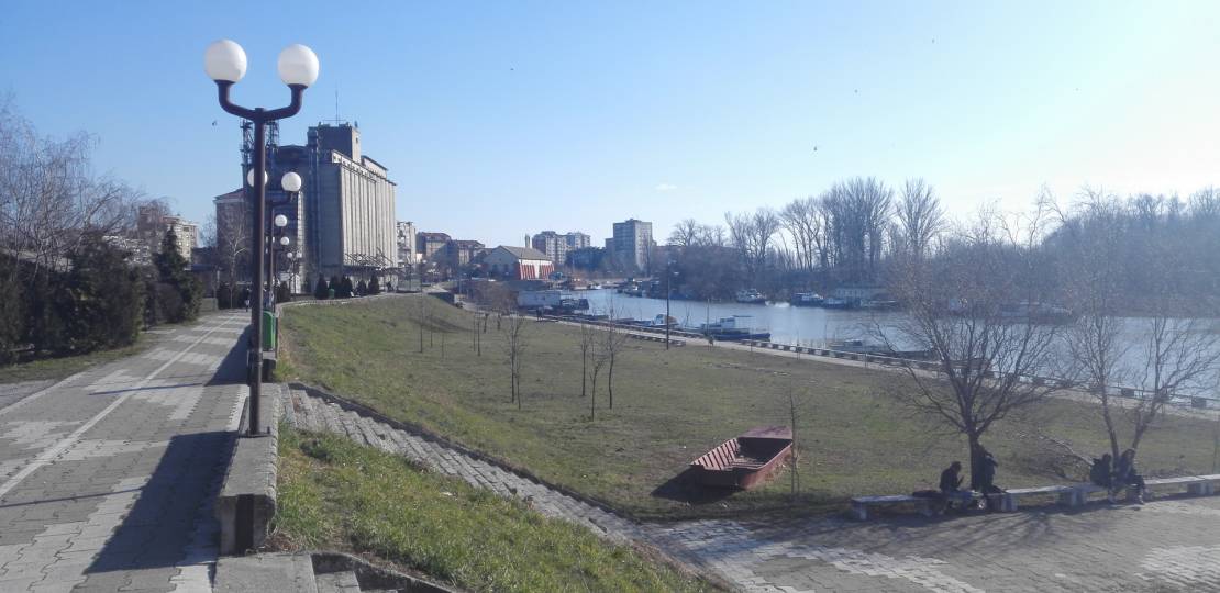 Tamiški_kej,_Pančevo_2018.jpg