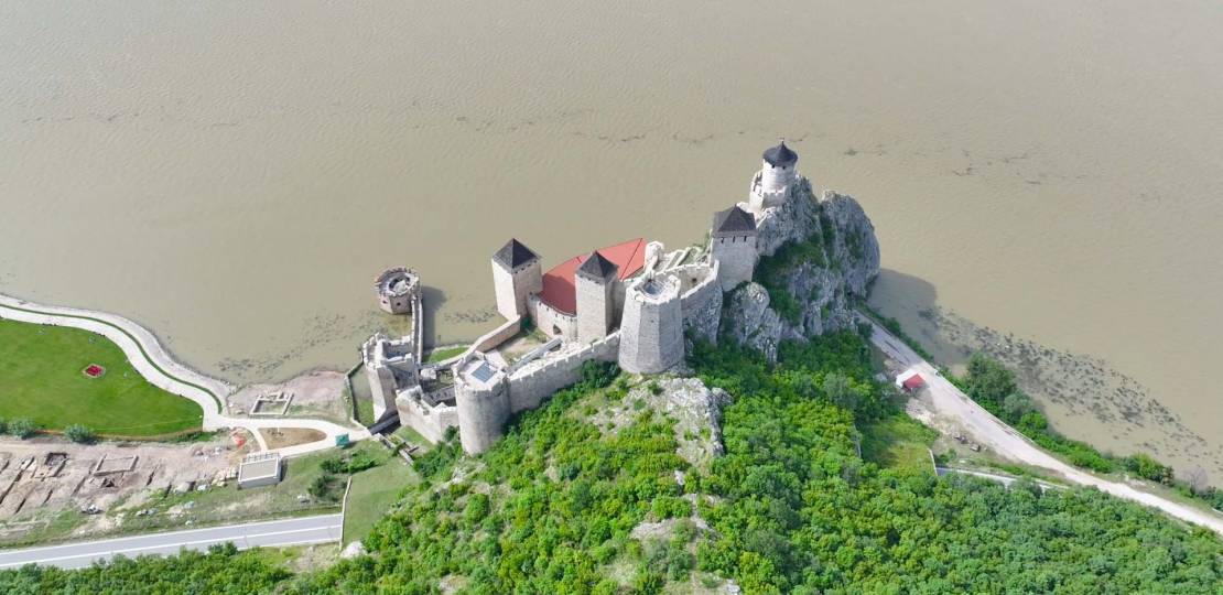 Golubacka-Tvrdava-02.jpg